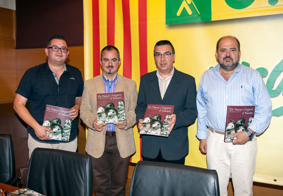 La Foguera La Ceràmica presenta su llibret: “Els Nanos i Gegants d'Alacant”